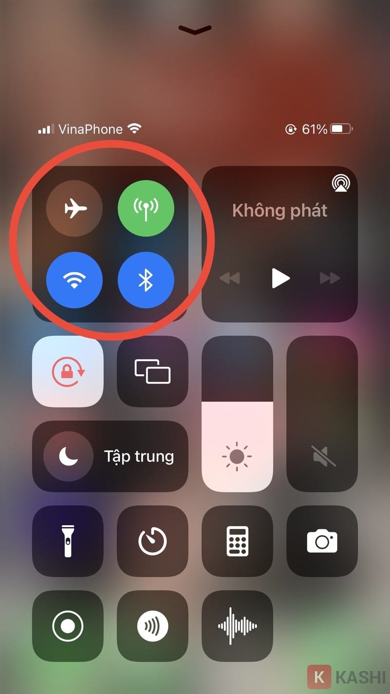 Mở Trung tâm điều khiển và chọn AirDrop